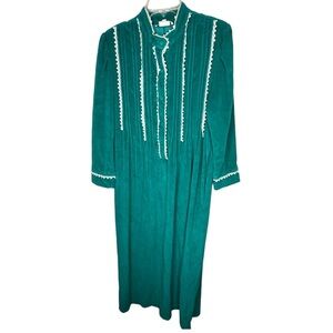 Vintage Saybury Velour‎ Robe